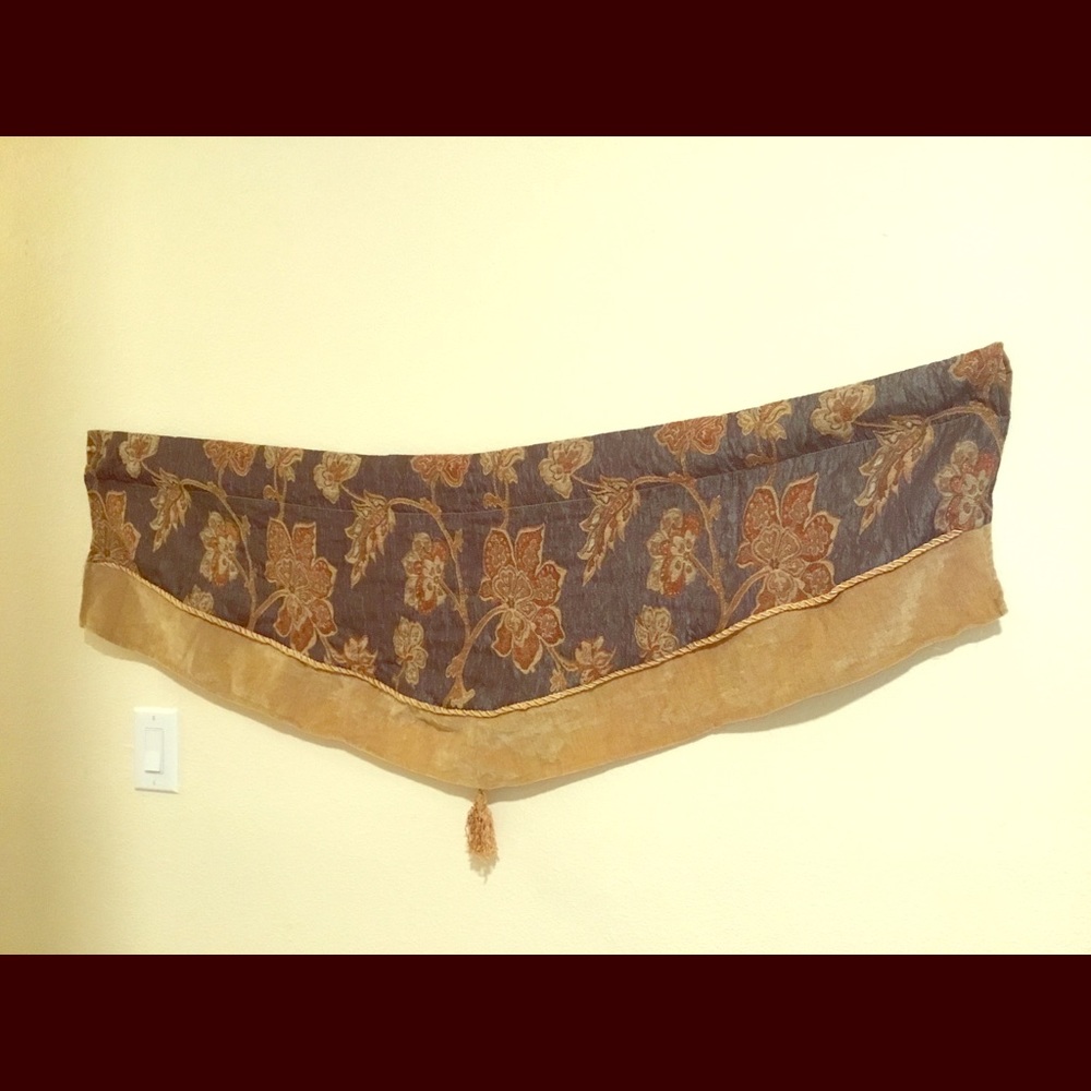 Valance (4)
